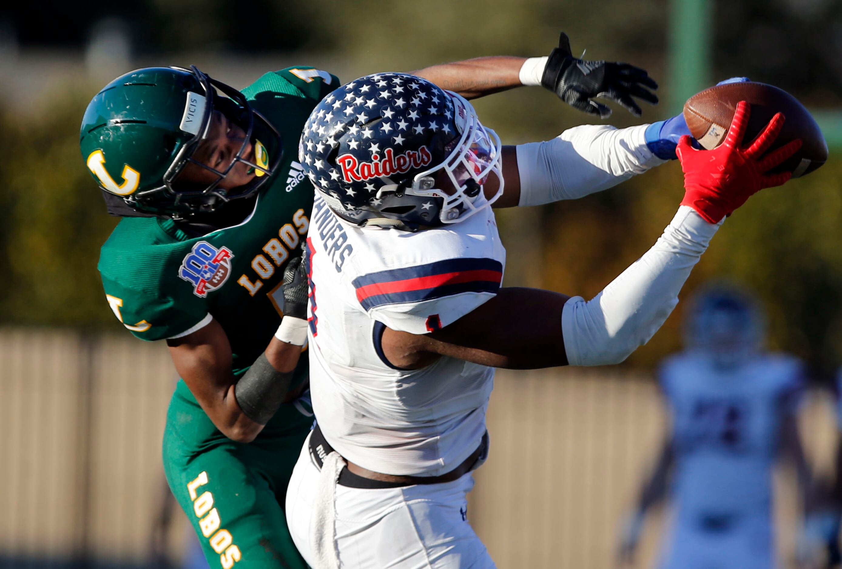 Denton Ryan’s Ja’Tavion Sanders (1) catches a pass for a first down over Longview defender...