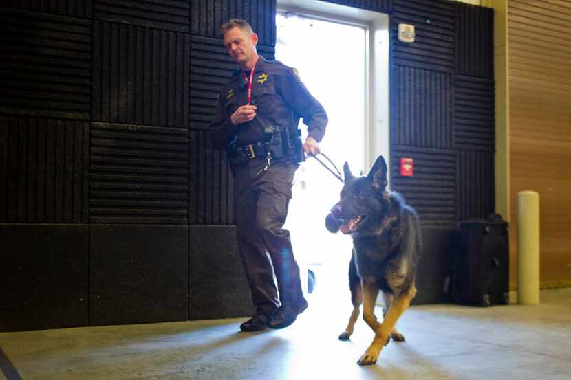  (AP Photo/The Grand Rapids Press, Joel Bissell)