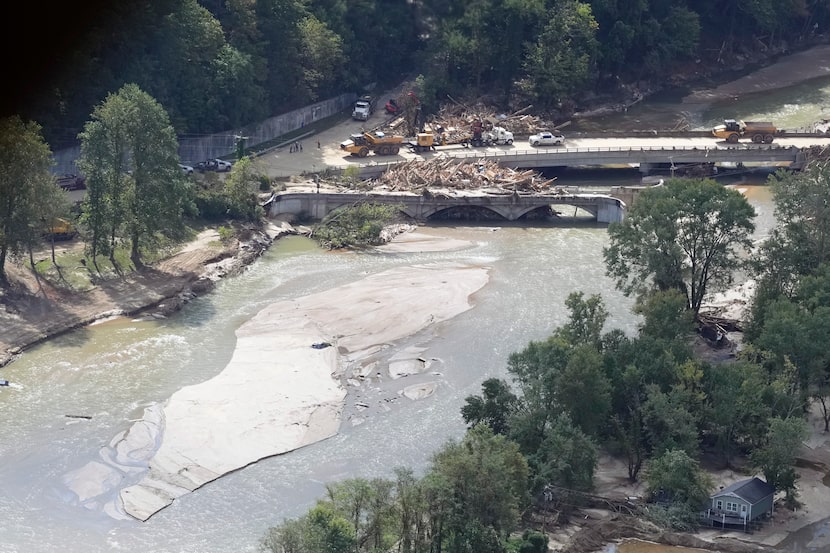 Zonas impactadas por el huracán Helene cerca de Chimney Rock, North Carolina, el miércoles 2...