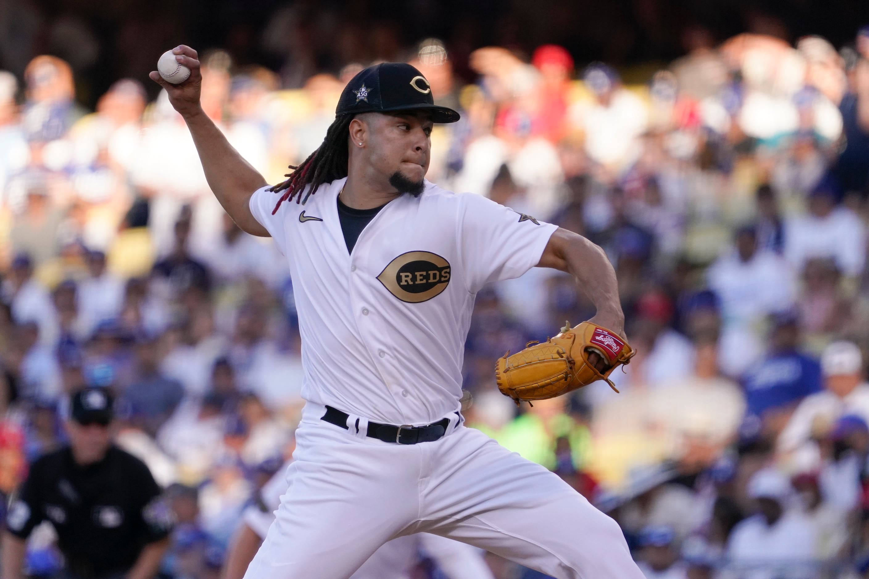 SEATTLE MARINERS: Seattle trades for Reds pitcher Luis Castillo