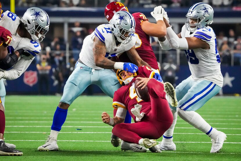 Dallas Cowboys outside linebacker Micah Parsons (11) sacks Washington Football Team...