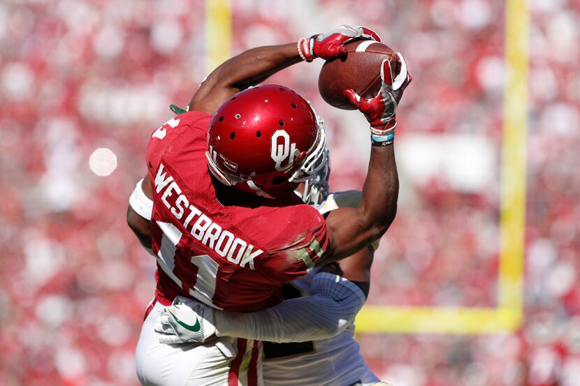 Oklahoma wide receiver Dede Westbrook (11) makes a touchdown catch against Baylor during the...