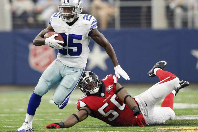 Dallas Cowboys running back Lance Dunbar (25) breaks away from Atlanta Falcons outside...