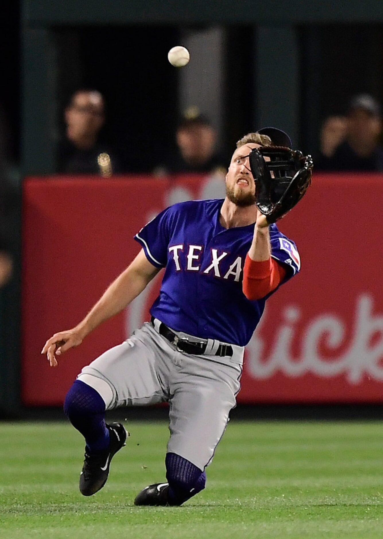 Texas Rangers left fielder Hunter Pence makes a catch on a ball hit by Los Angeles Angels'...