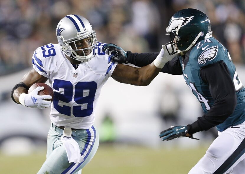 Dallas Cowboys running back DeMarco Murray (29) stiff arms Philadelphia Eagles cornerback...