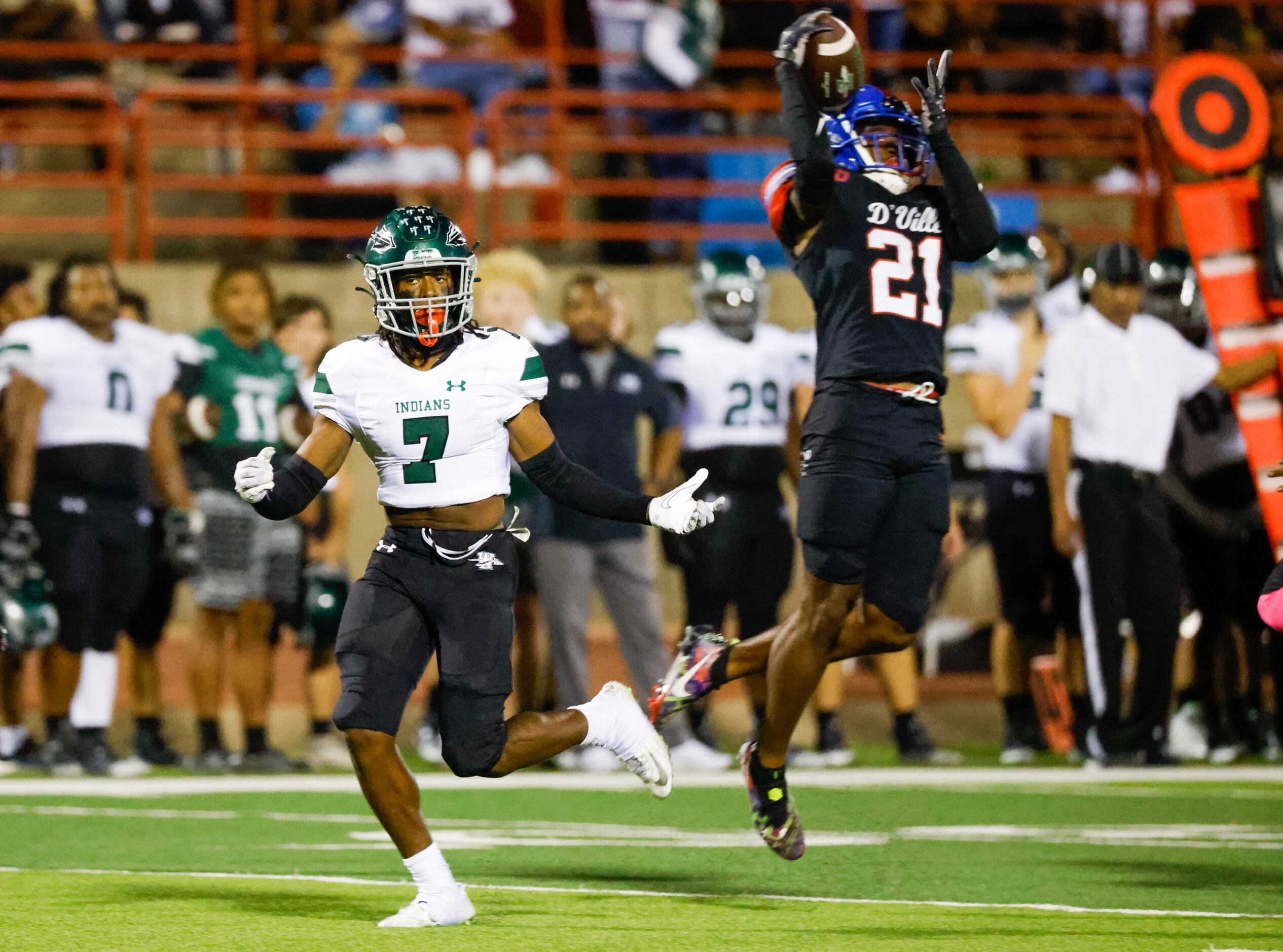 Waxahachie wide receiver De’Tyrian McCoy (7) holds his arms open as Duncanville athletic...