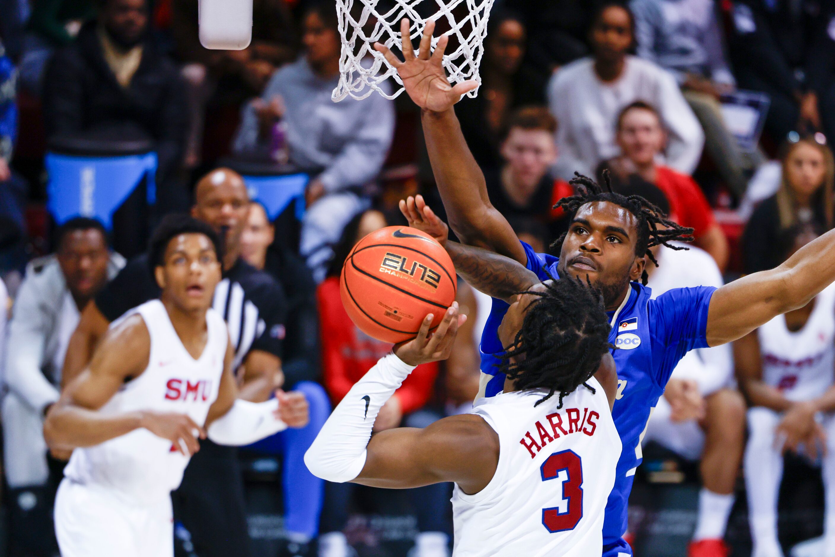 Southern Methodist guard Chuck Harris (3) drives to the basket past Tulsa forward Carlous...