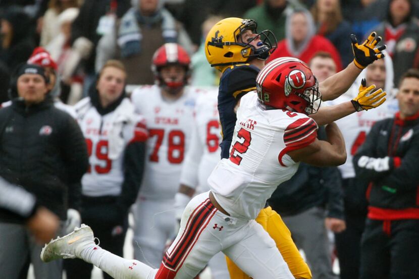 West Virginia Mountaineers wide receiver David Sills V (13) misses a catch against Utah Utes...