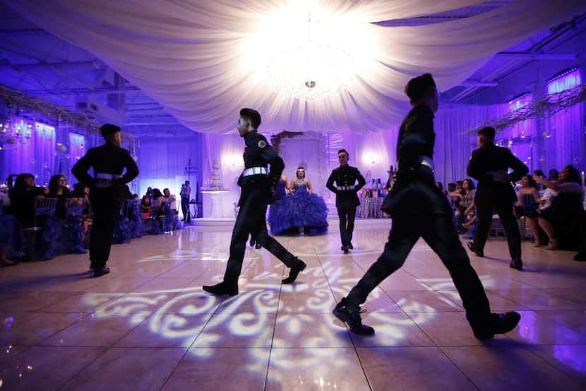 Los Latin Boyz Cadets en medio de uno de sus bailes durante una quinceañera en el Latino...