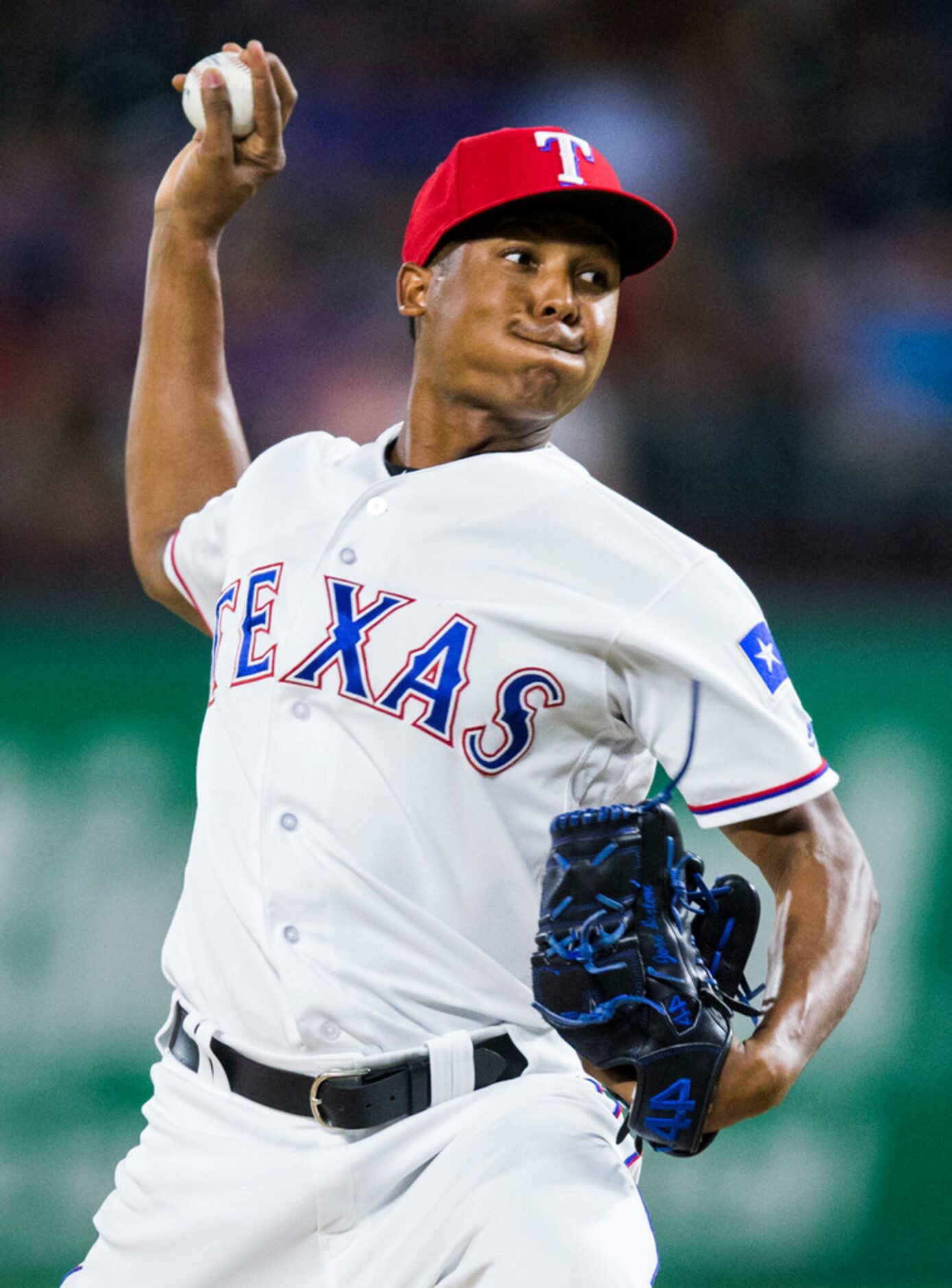 Texas Rangers relief pitcher Jose Leclerc (62) pitches during the ninth inning of an MLB...