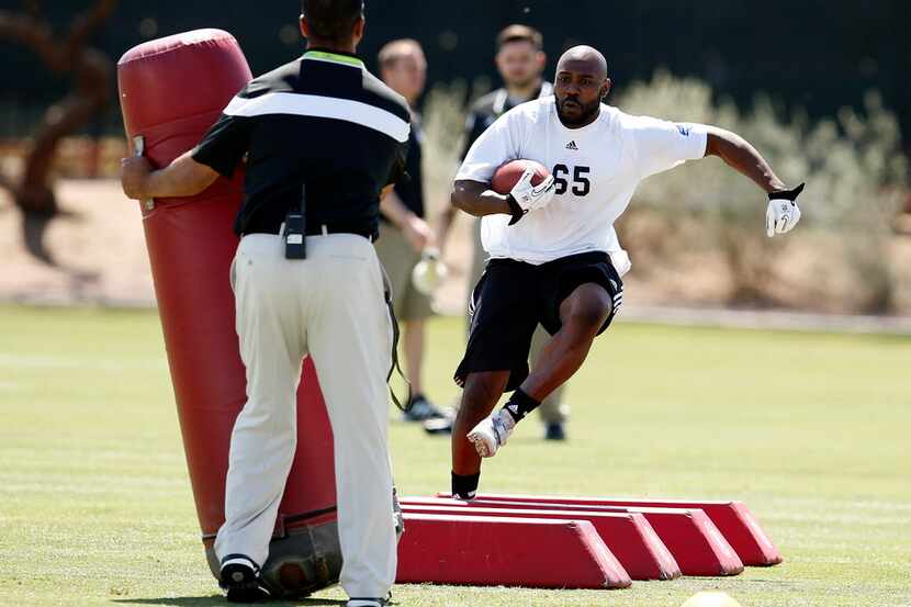 Arkansas-Fayetteville running back Felix Jones runs a drill during the NFL football veterans...