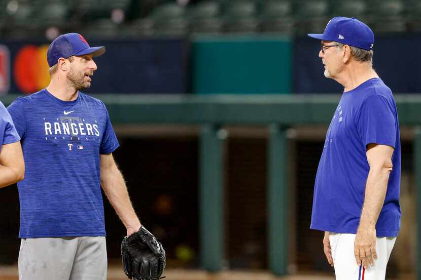 Texas Rangers pitcher Max Scherzer (left) talks with manager Bruce Bochy (15) during a...