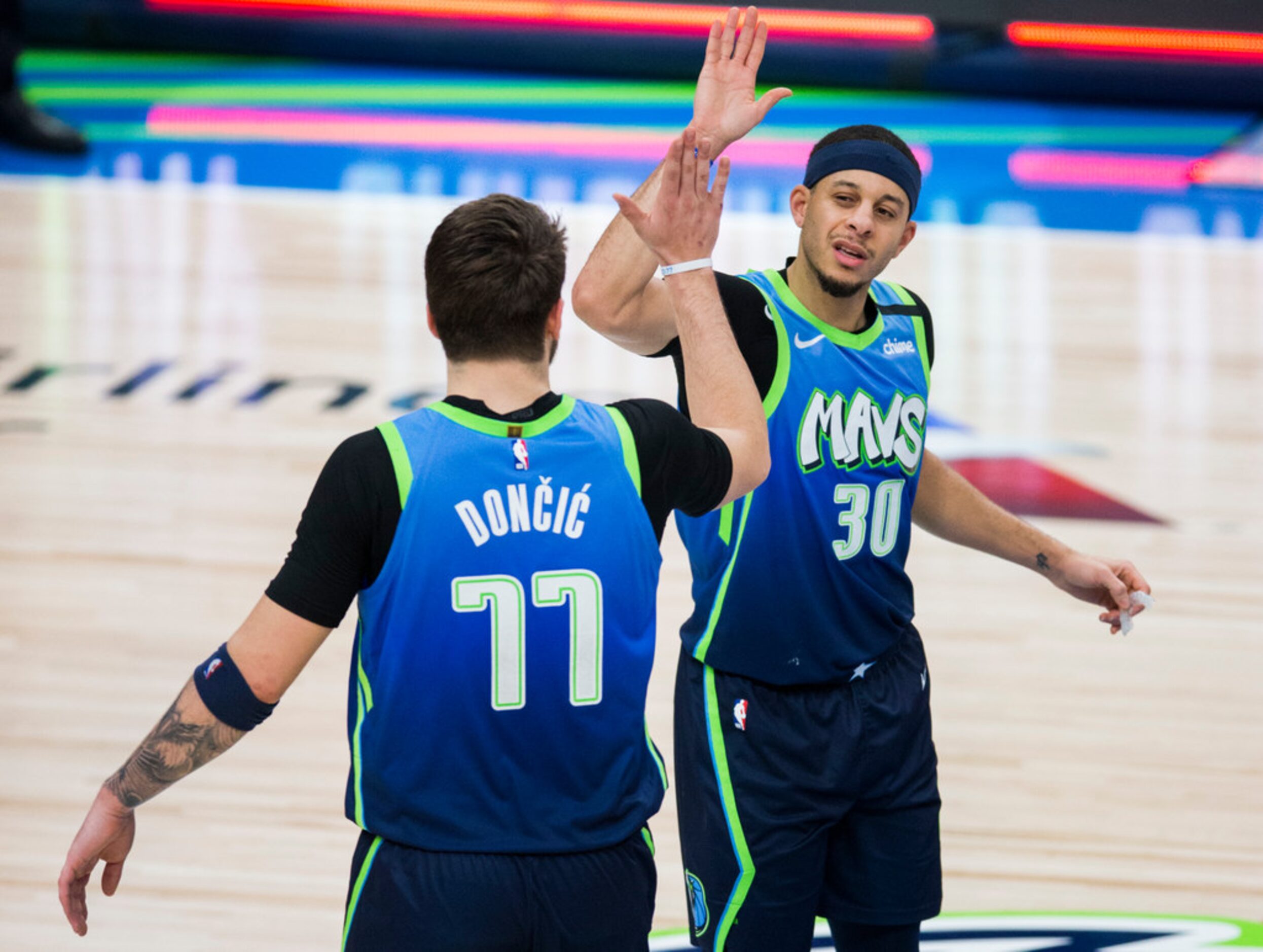 Dallas Mavericks forward Luka Doncic (77) high-fives guard Seth Curry (30) after a 120-112...