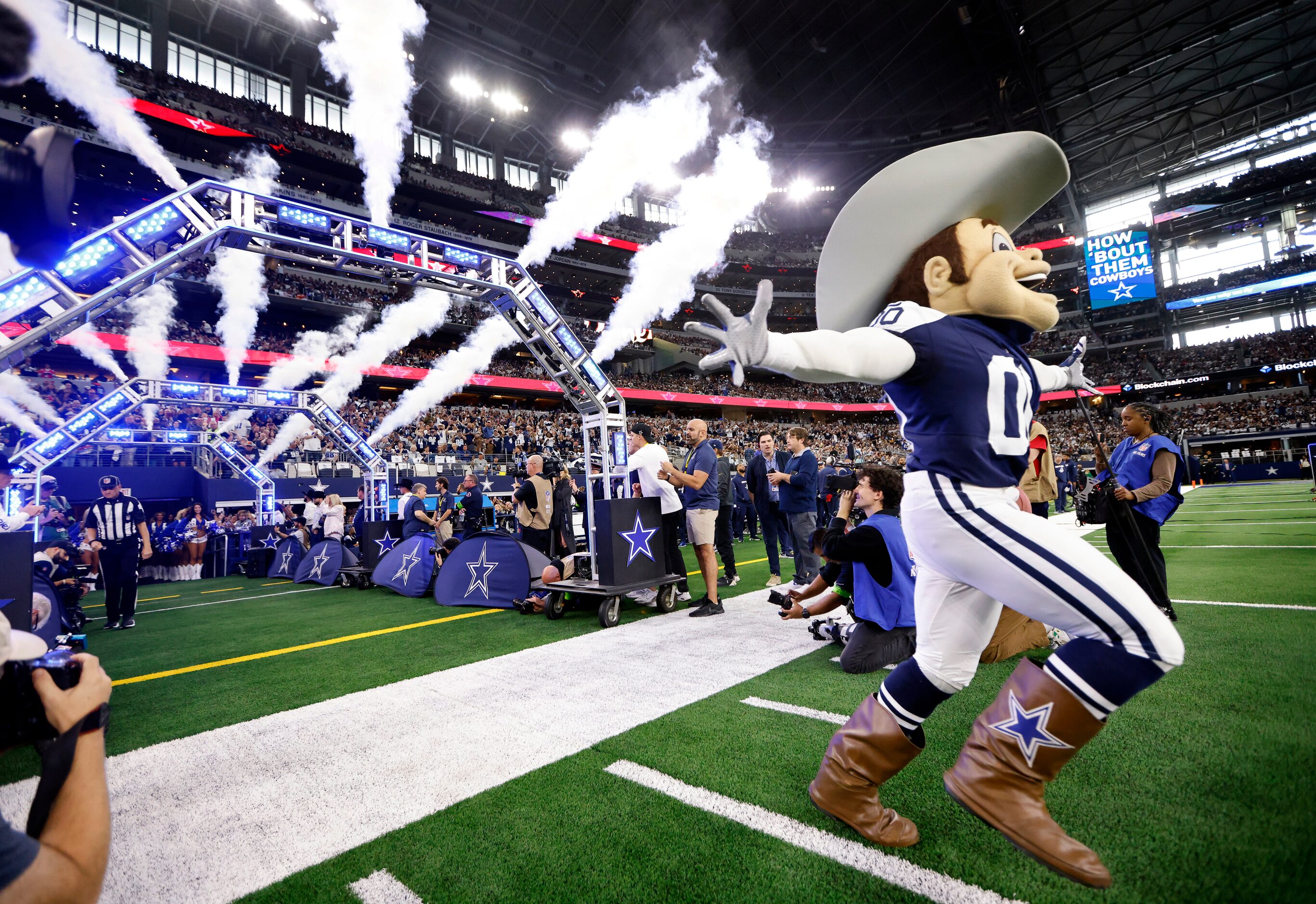 Dallas Cowboys mascot, Rowdy, races onto the field before the Thanksgiving Day game against...