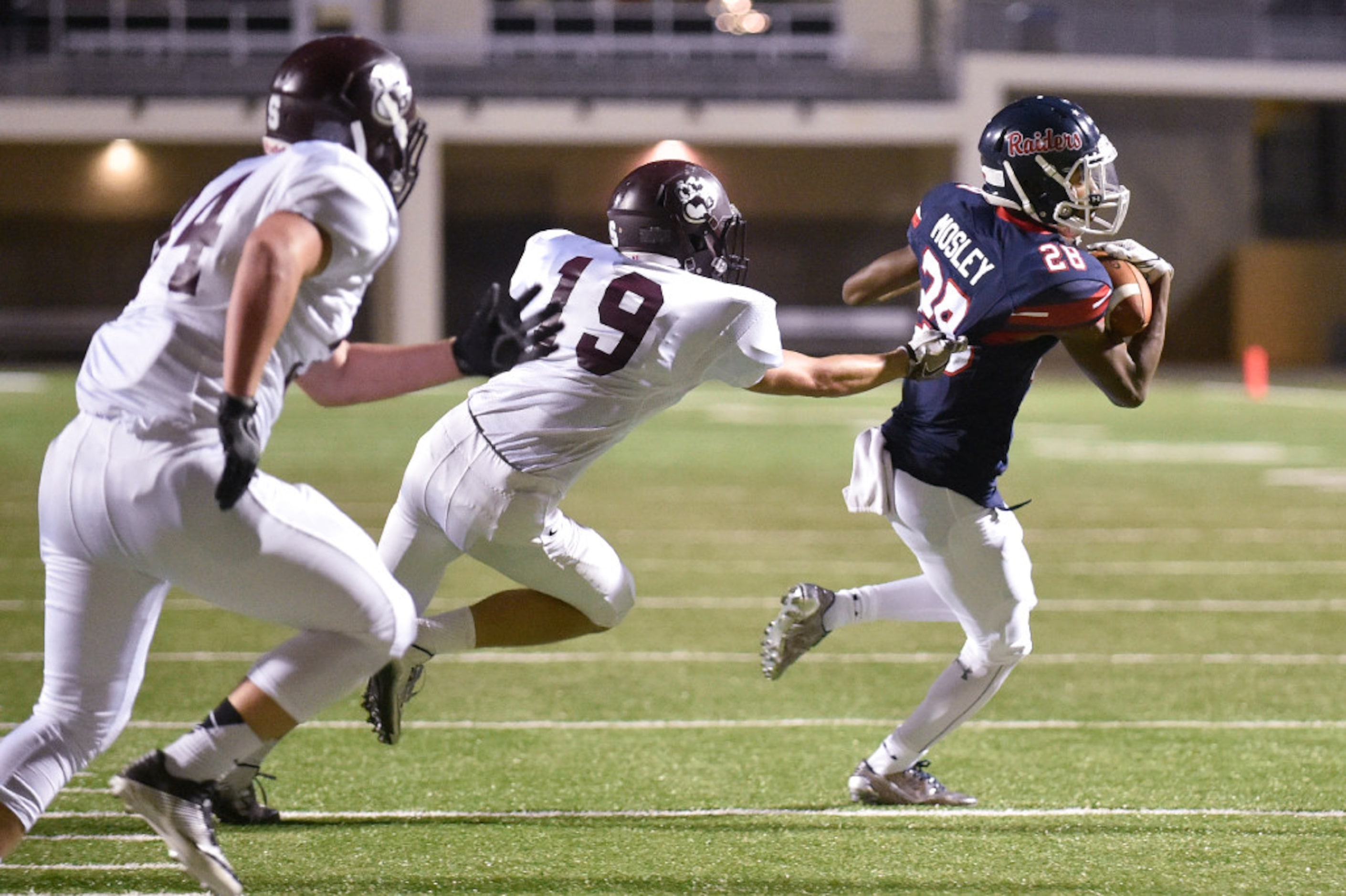 Ryan seniorwide receiver Devin Mosley (28) evades a tackle from Sherman freshman defensive...