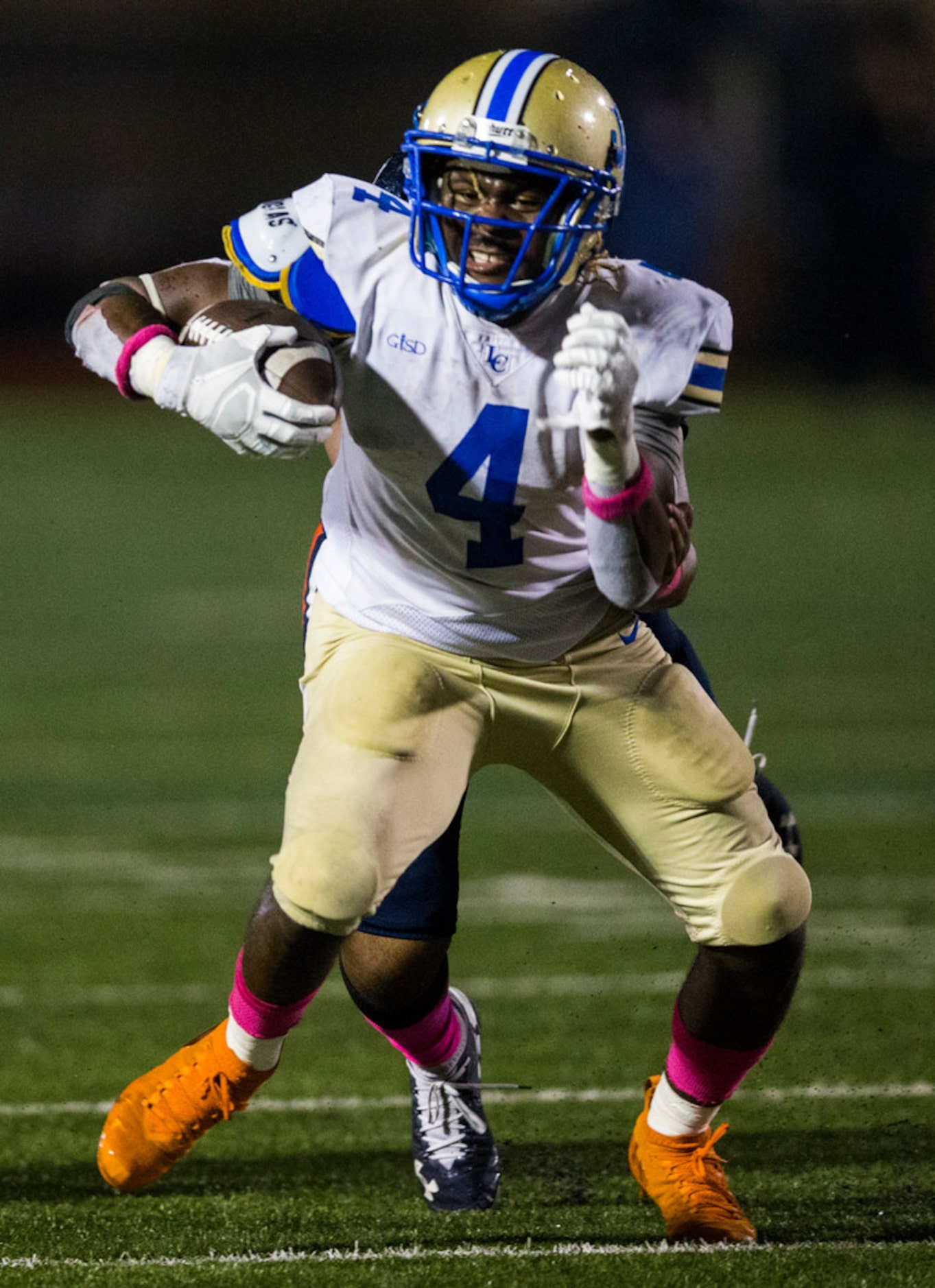 Garland Lakeview running back Camar Wheaton (4) avoids a tackle by a Sachse defender during...