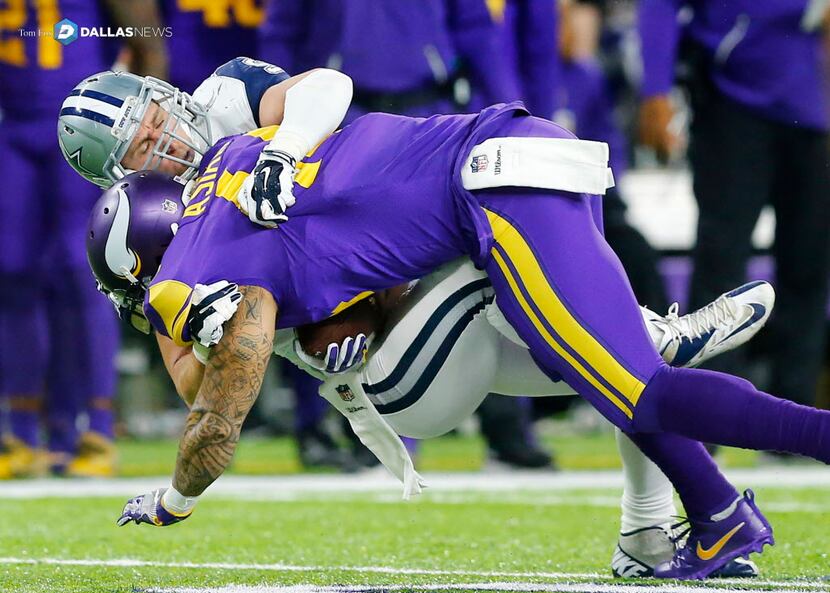 Dallas Cowboys outside linebacker Sean Lee (50) wraps up Minnesota Vikings running back Matt...
