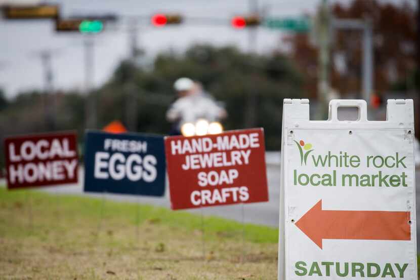 Signs point the way to the Good Local Markets Holiday Extravaganza at Lakeside Baptist Church 