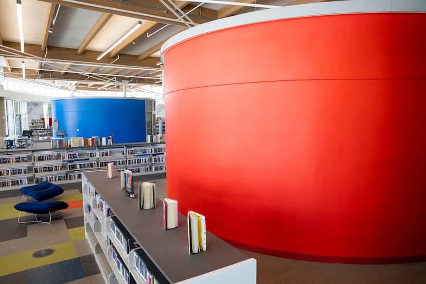 Inside, three colorful drum-shaped pods provide enclosed areas for classes and meetings.
