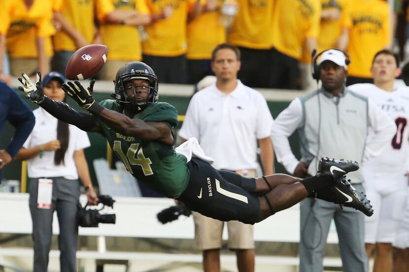 Baylor wide receiver Chris Platt (14) reaches for an incomplete pass against UTSA during the...