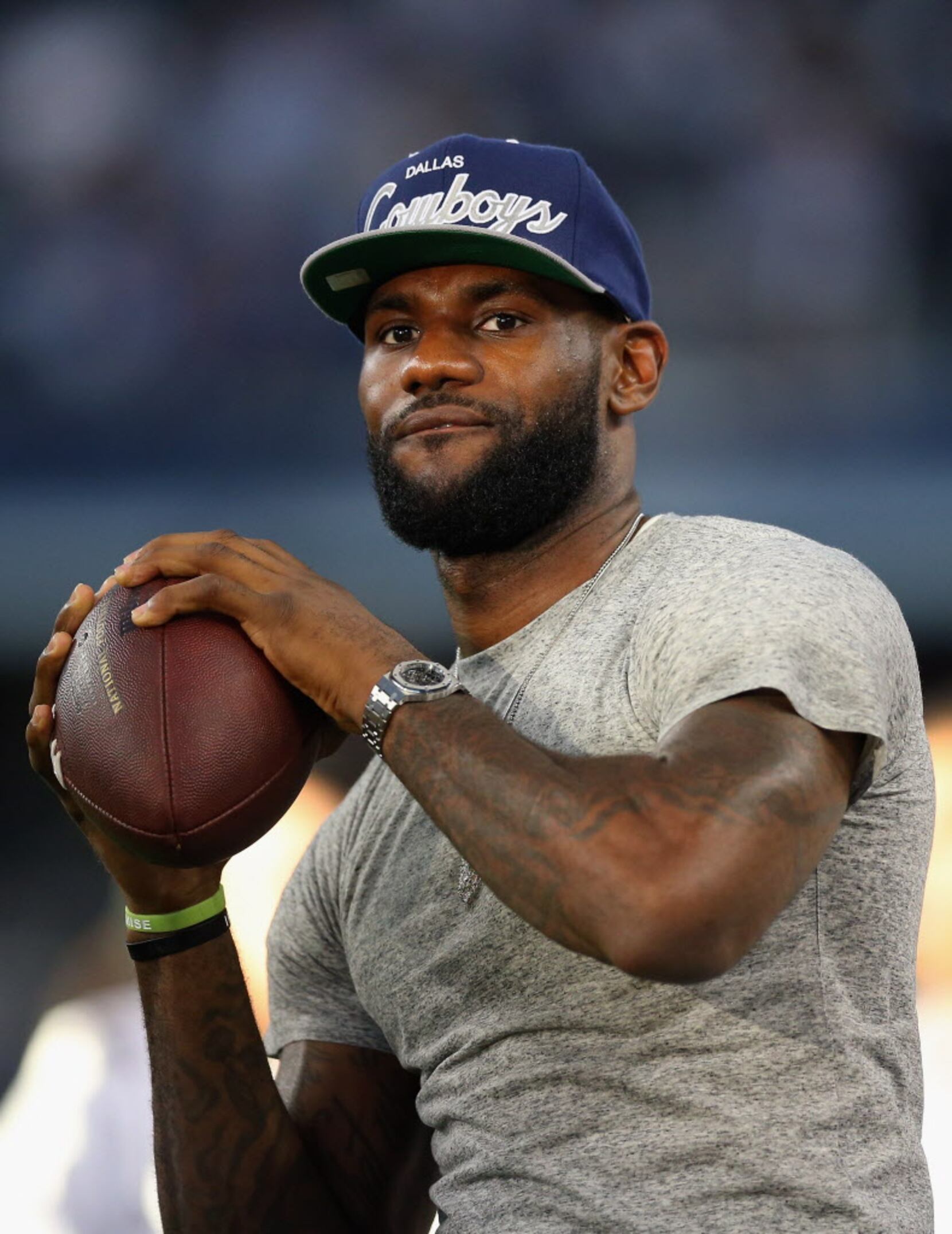 Hulk Hogan Hangs With LeBron James At Dallas Cowboys Game (Picture) - SE  Scoops