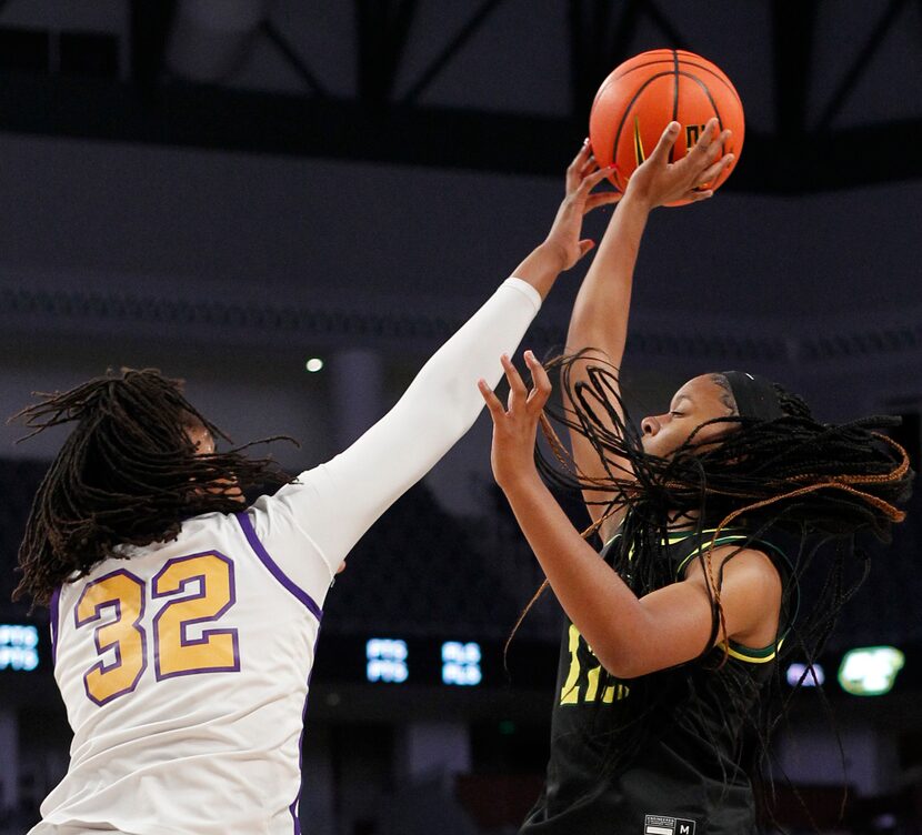 DeSoto senior Jiya Perry (12), right, has a shot blocked by Montverde Academy center Fatima...