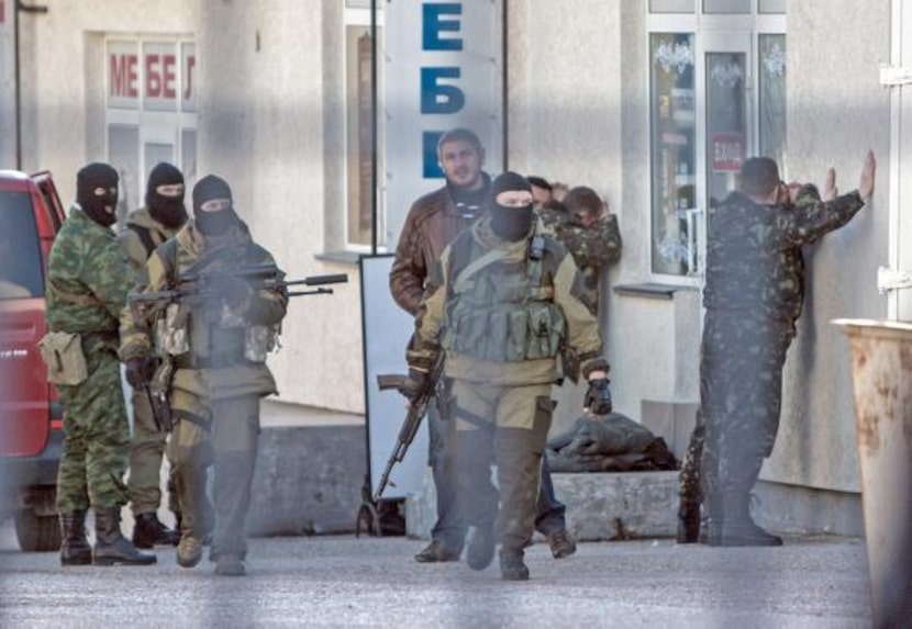 
Ukrainian soldiers talked to friends and family members through the gates of a base...