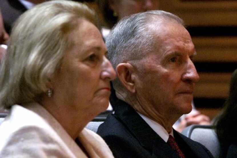 Ross and Margot Perot listen in 2002 as UT Southwestern Medical Center's president Kern...