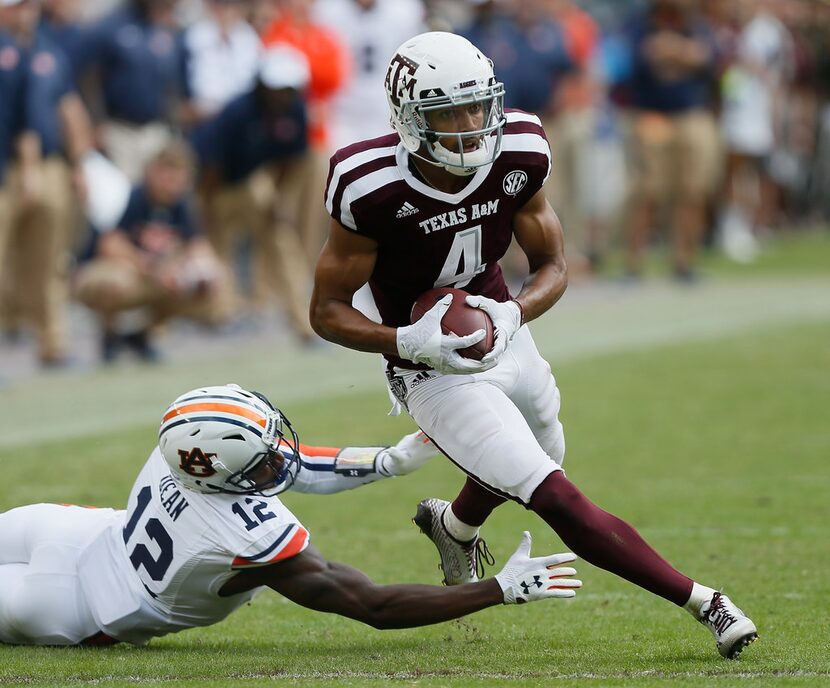 COLLEGE STATION, TX - NOVEMBER 04:  Damion Ratley #4 of the Texas A&M Aggies avoids the...