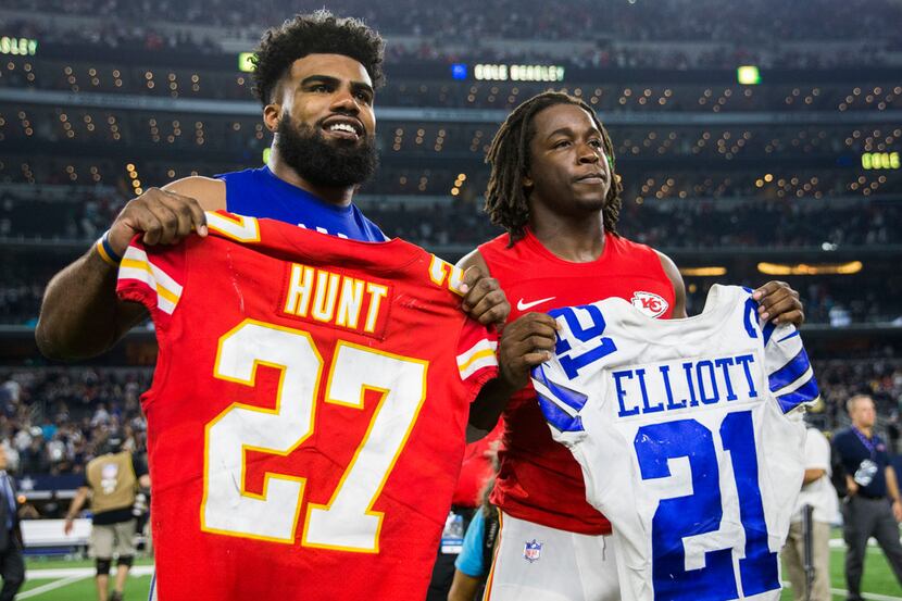 Dallas Cowboys running back Ezekiel Elliott (21) and Kansas City Chiefs running back Kareem...
