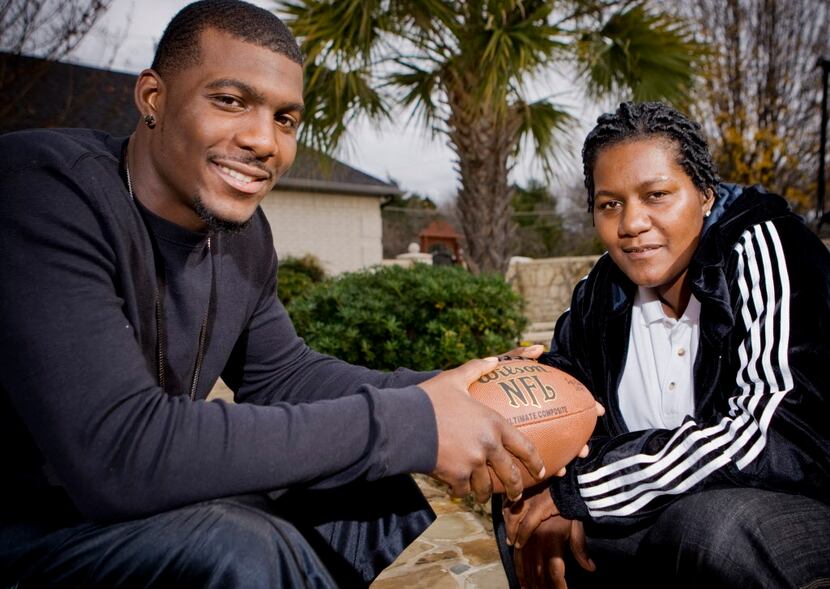 Dez and Angela Bryant pose for a portrait in DeSoto Tuesday, December 22, 2009. BRANDON...