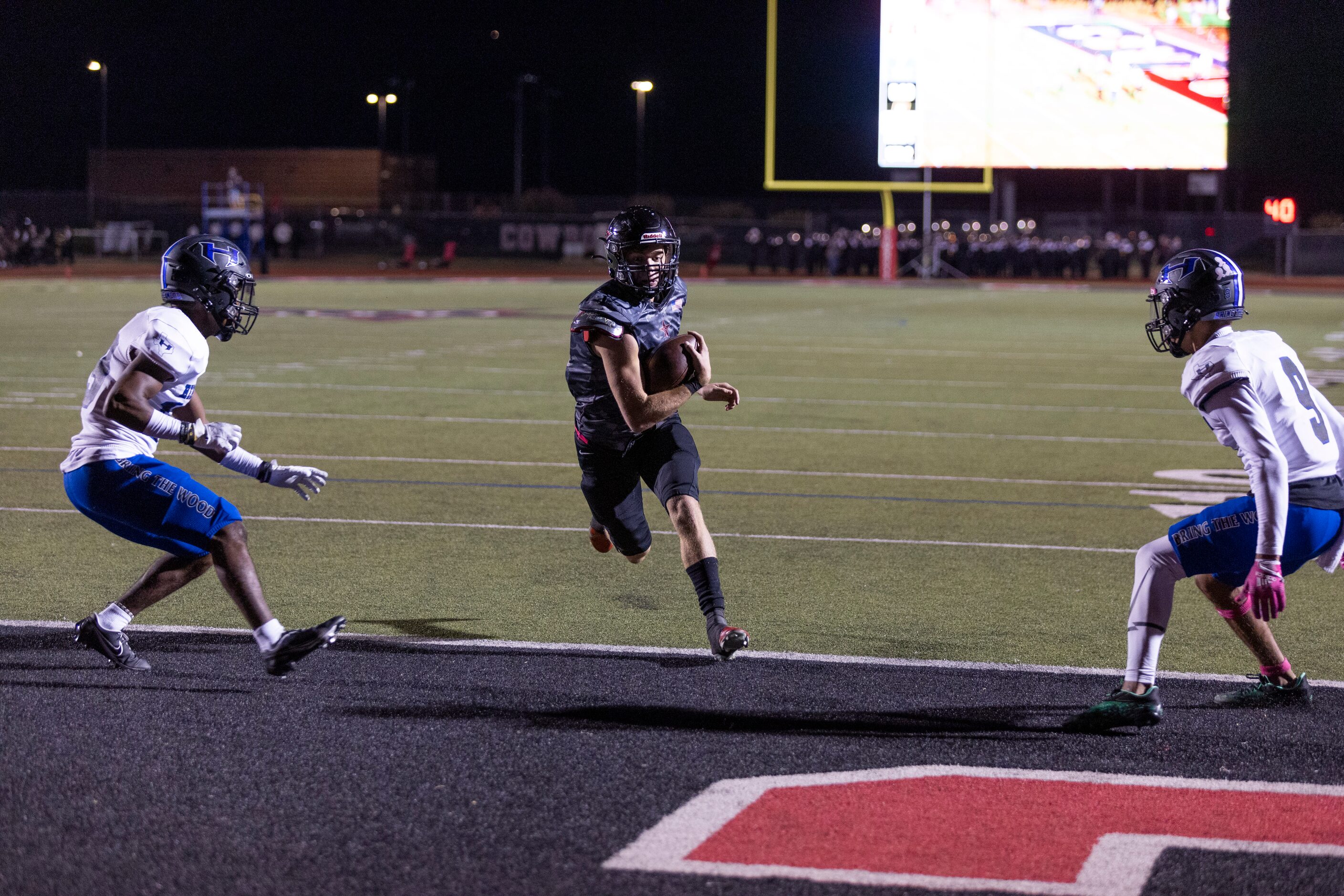 Coppell senior quarterback Jack Fishpaw (7) scores a touchdown as Hebron junior defensive...