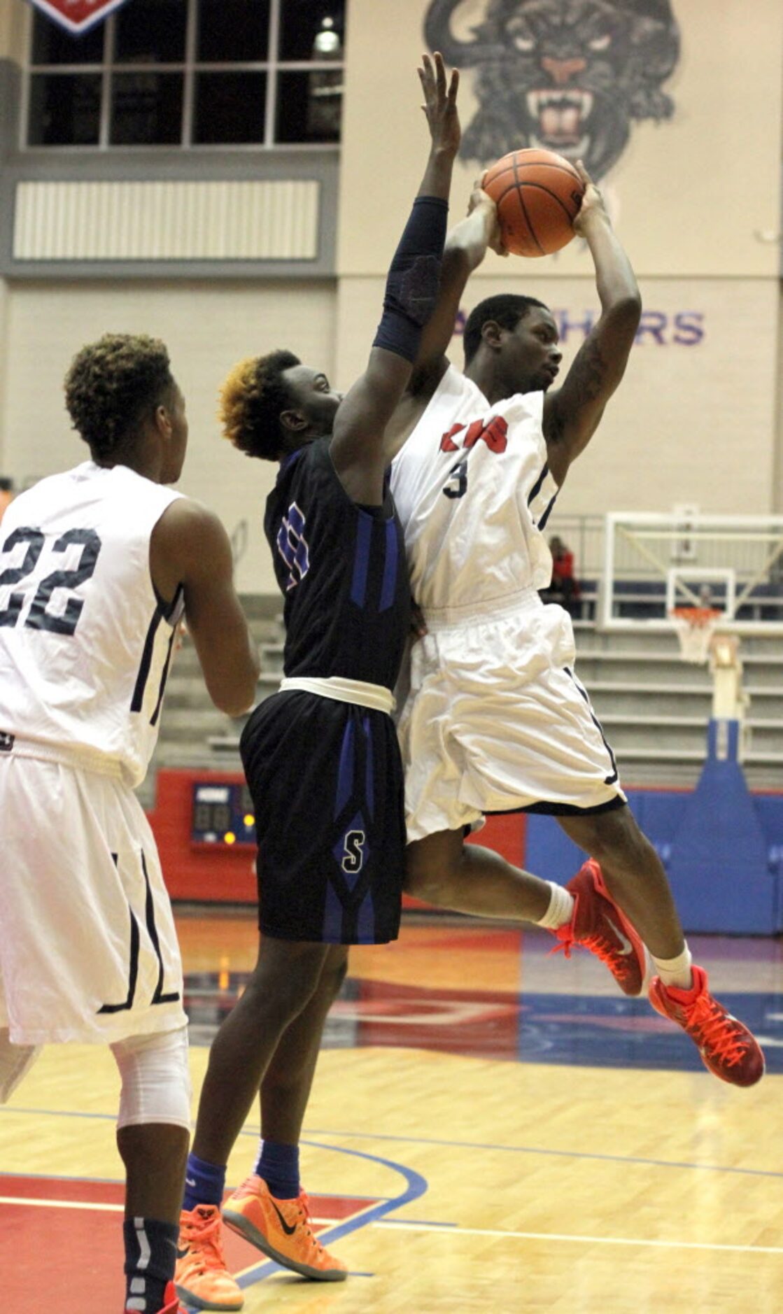 Dallas Kimball guard Xavion Turnage (3) drives strong to the basket but decides to pass to a...