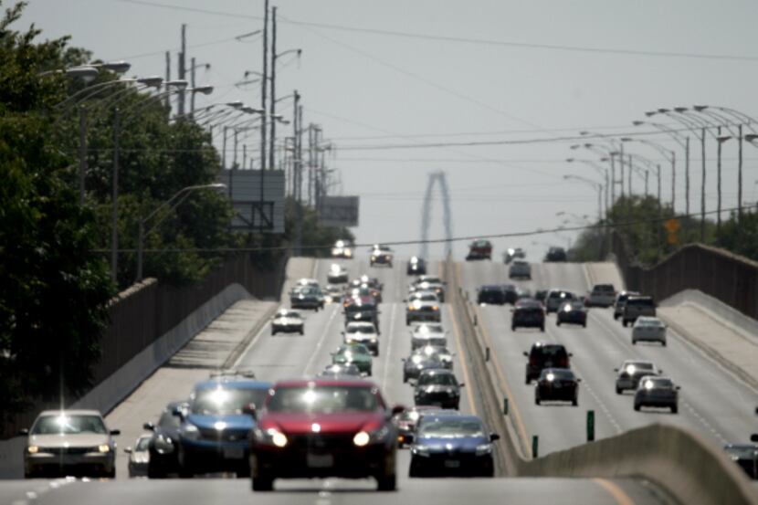  Traffic moves along Dallas North Tollway south of Northwest Highway. (Guy Reynolds/Staff...