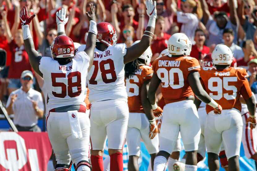 The Sooners celebrate a second quarter touchdown during the Oklahoma University Sooners vs....
