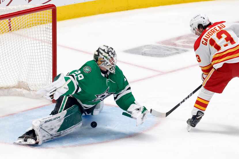 Calgary Flames left wing Johnny Gaudreau (13) scores a penalty shot on Dallas Stars...