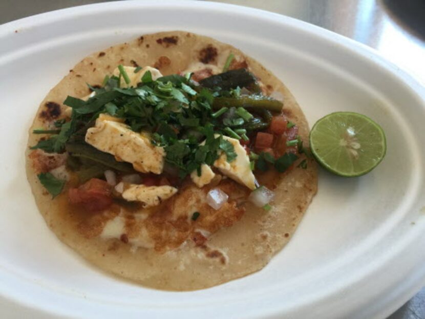 Una quesadilla de poblano y panela.