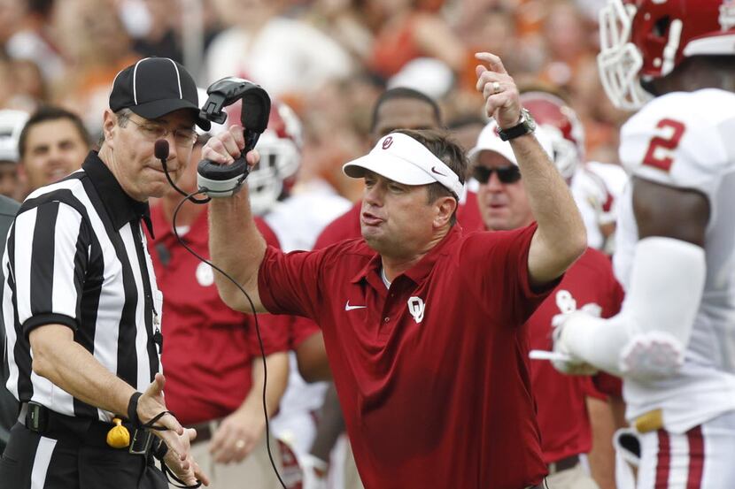 Oklahoma Sooners head coach Bob Stoops during a 2013 game.