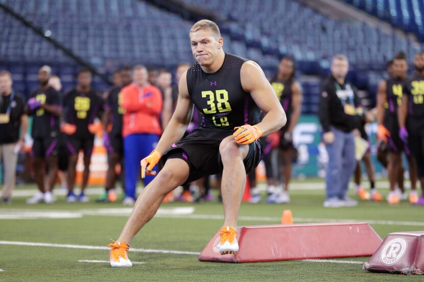 Boise State linebacker Leighton Vander Esch runs a drill at the NFL football scouting...