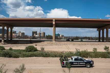 Integrantes de la Guardia Nacional mexicana y la policía municipal de Ciudad Juárez durante...
