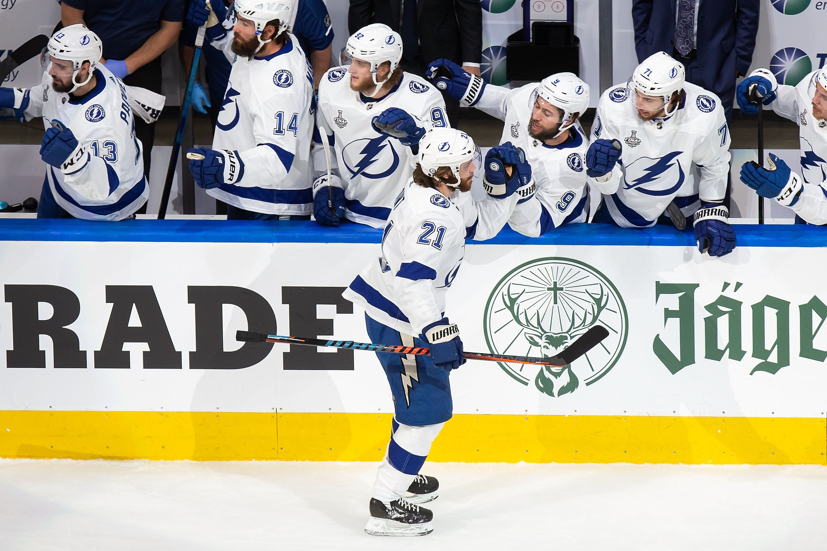 Brayden Point (21) of the Tampa Bay Lightning celebrates his goal against the Dallas Stars...