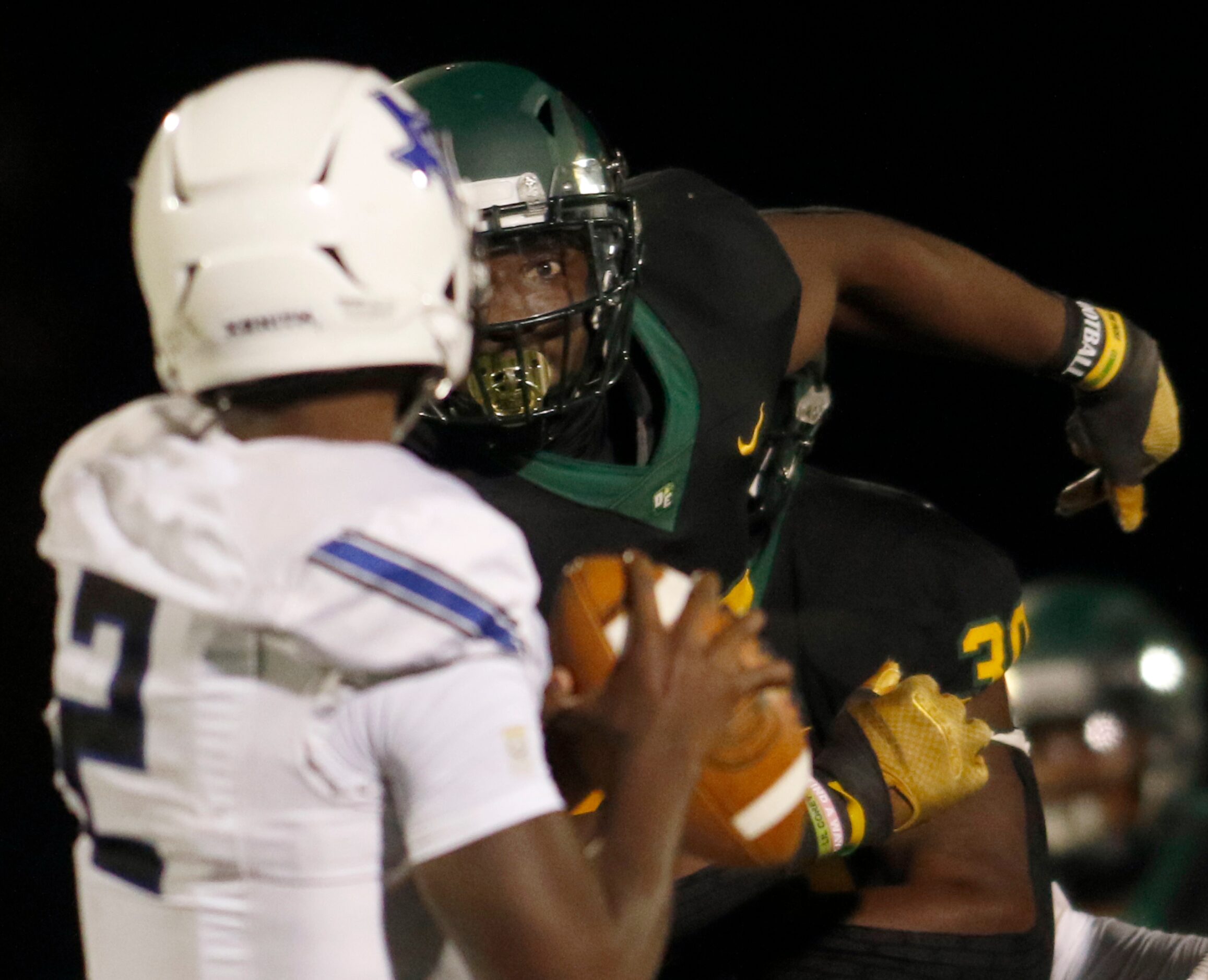 DeSoto Eagles defensive lineman Shemar Turner (32) bares down defensively as he makes his...