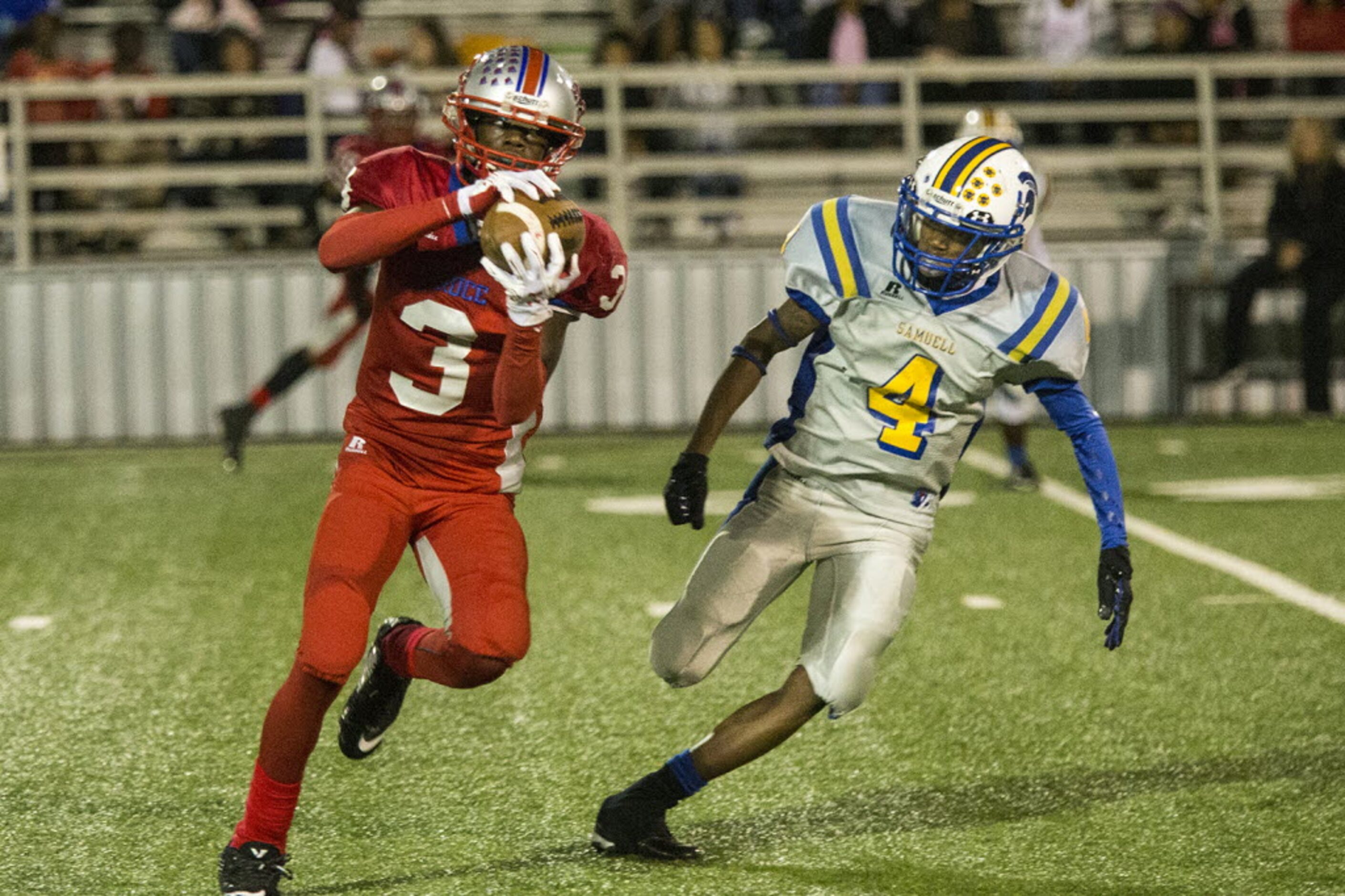 Spruce's De'Adryelle Fites (3) catches a pass during W. W. Samuell's matchup against Spruce...