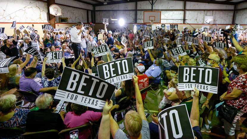 Democratic gubernatorial candidate Beto O'Rourke speaks during a town hall at the Kauffman...