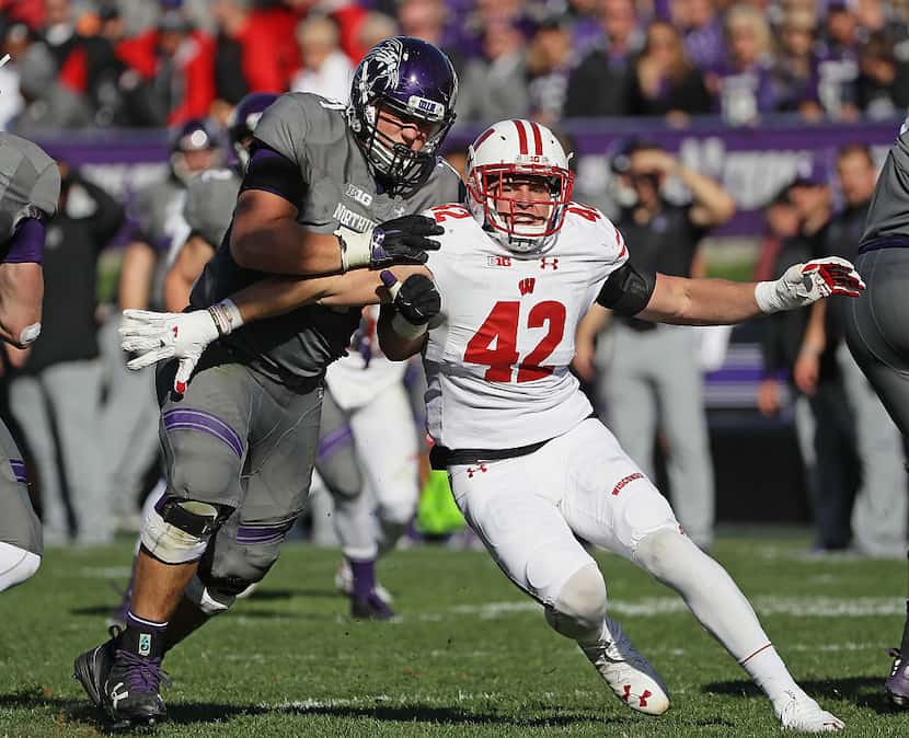 EVANSTON, IL - NOVEMBER 05:  T.J. Watt #42 of the Wisconsin Badgers rushes against Tommy...