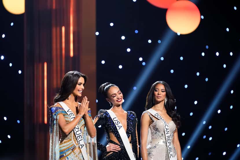 Las tres finalistas: Miss Venezuela Amanda Dudamel, Miss USA R'Bonney Gabriel y Miss...