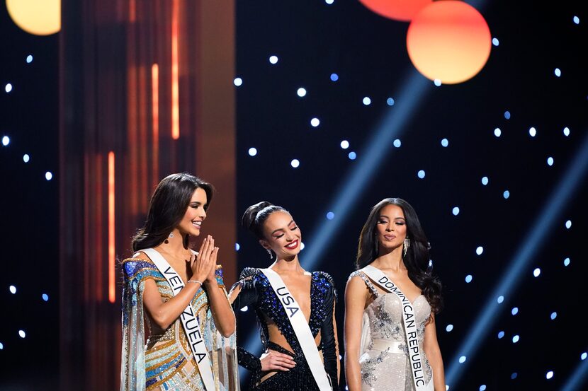 Las tres finalistas: Miss Venezuela Amanda Dudamel, Miss USA R'Bonney Gabriel y Miss...