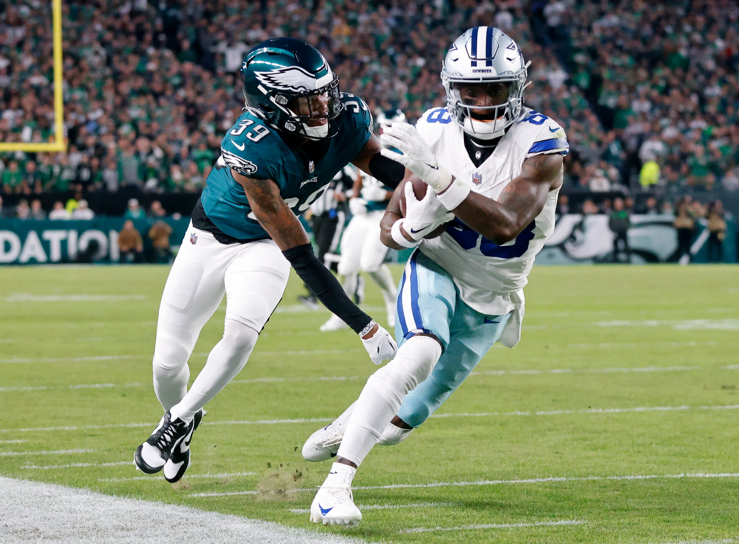 Dallas Cowboys wide receiver CeeDee Lamb (88) catches a first half pass along the sideline...