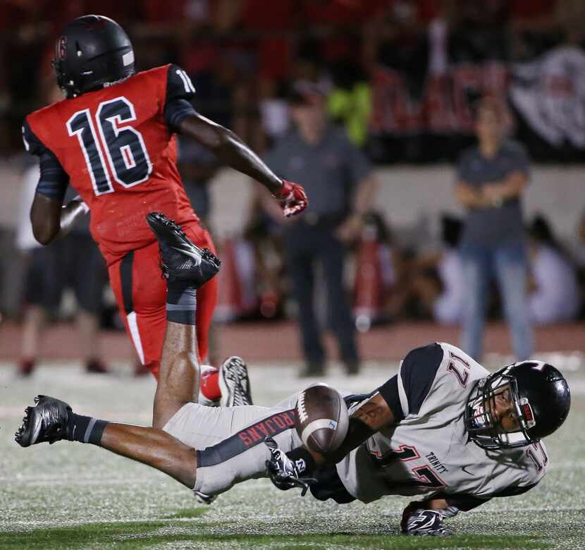 Euless Trinity defensive back Cameron Jones (17) almost intercepts the ball in the third...