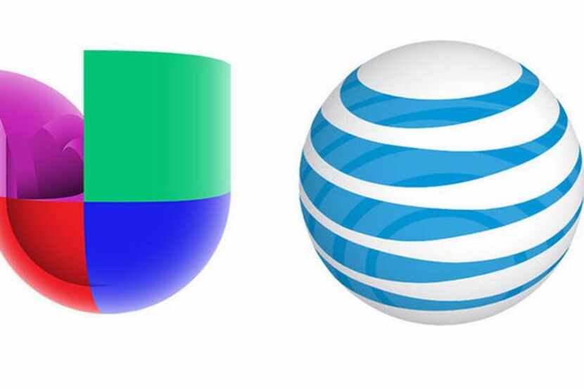 logotipos de Univision y AT&T
